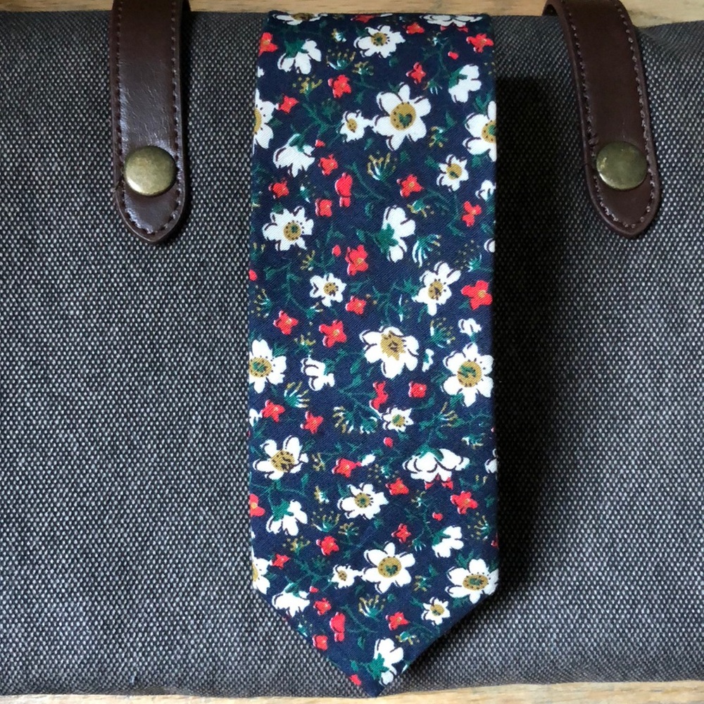Mens floral tie